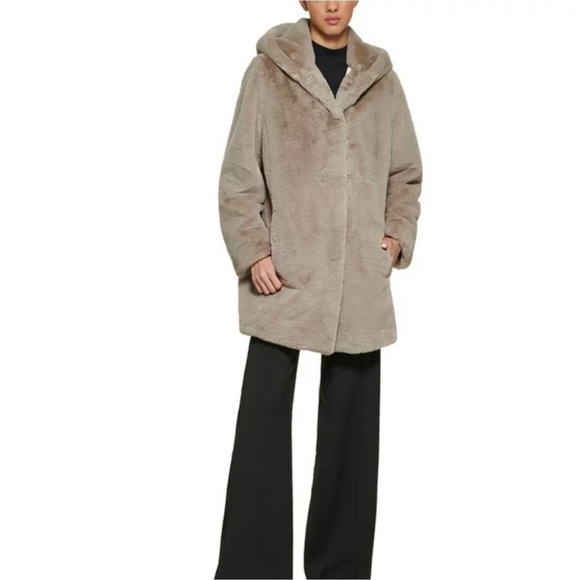 DKNY Plush Winter White Teddy Jacket Size XL PTP 26” EUC - Picture 3 of 13